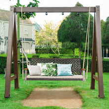 Load image into Gallery viewer, Banc Suspendu de Jardin en Rotin 2 Place Accoudoirs en Bois d'Acacia Cadre en Métal Coussin Cordes Crochets Blanc/Noir -