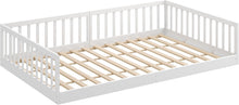 Load image into Gallery viewer, CADANI Timi 2en1 Lit au Sol 120x200 cm Lit Enfant Montessori avec Barrière de Sécurité et Sommier à Lattes, Bois Massif Pin, Blanc, 3 Variantes de Construction, Transformable