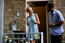 Load image into Gallery viewer, Attitude2go,Barbecue de Table à Faible fumée,BBQ Portable,à Couvercle,thermomètre,et Grille en Fonte,Alimentation : Cartouche de gaz CV 470 Plus,Gris